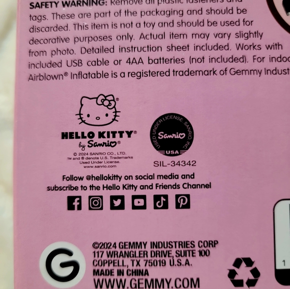 Hello Kitty Valentine’s Day Inflatable - Picture 2 of 6